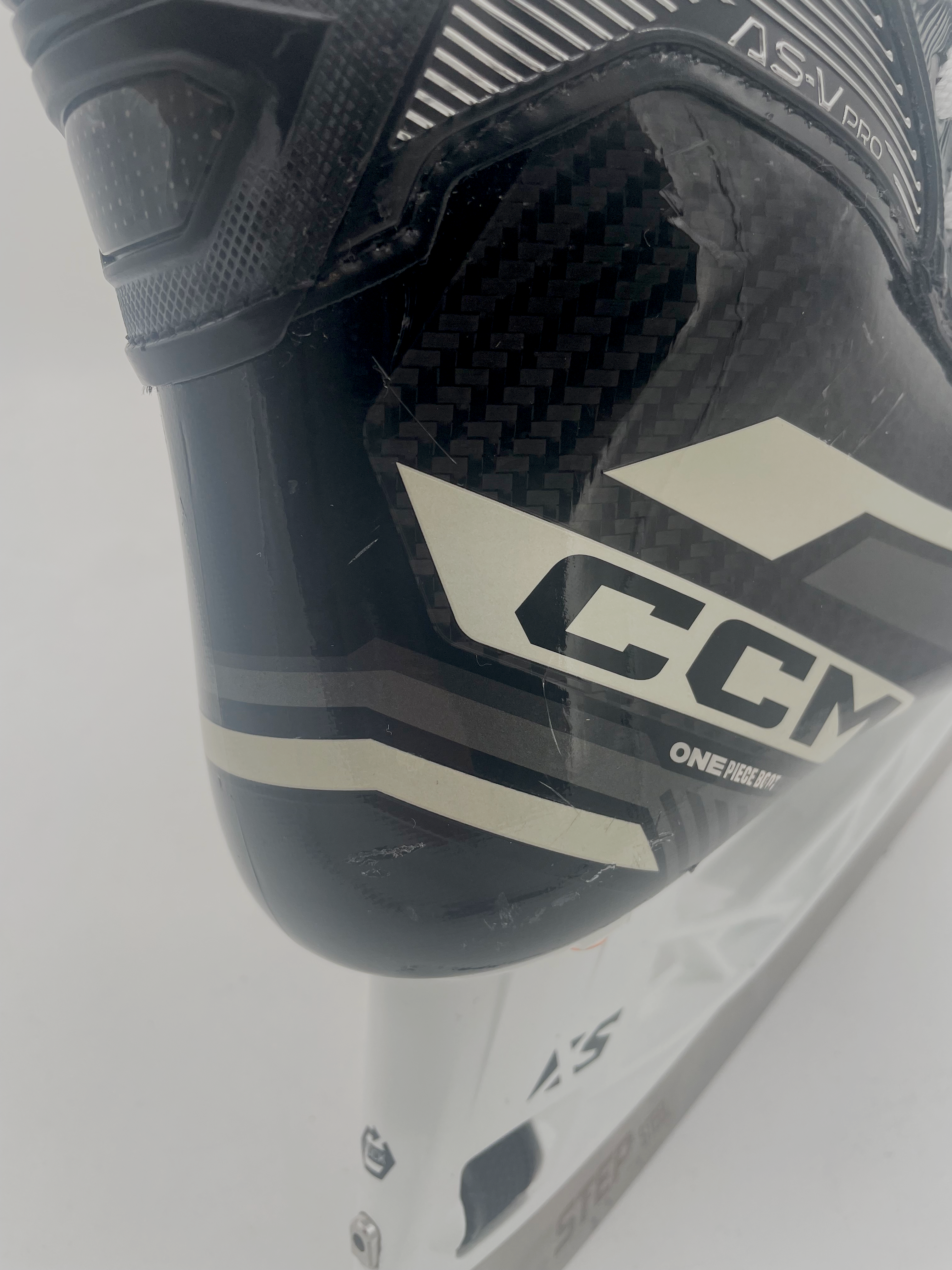 CCM Tacks AS-V Pro - Pro Stock Hockey Skates - Size 8R