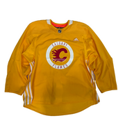 LNH - Maillot d'entraînement Adidas d'occasion des Flames de Calgary (jaune)