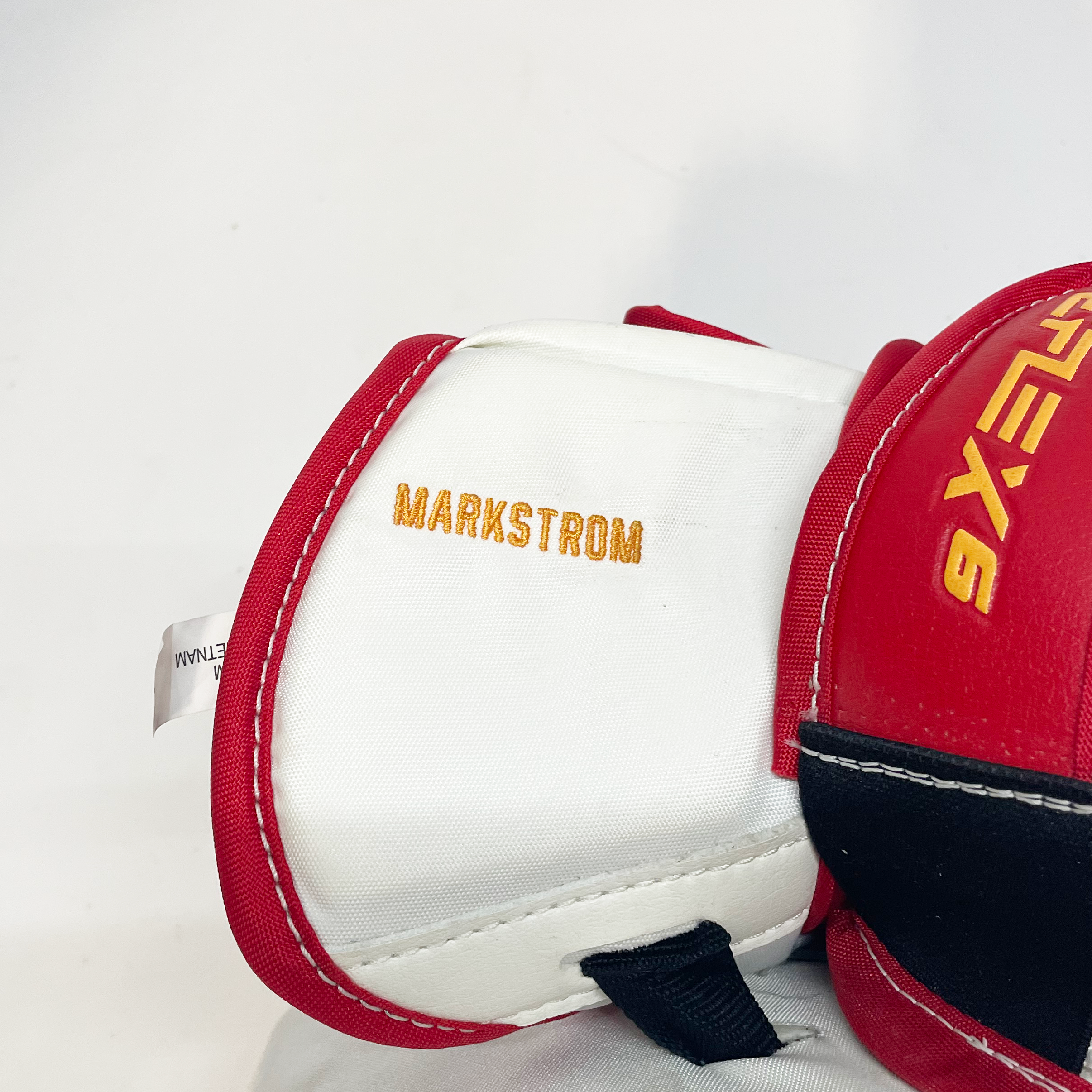 CCM Extreme Flex 6 - Pro Stock NHL Goalie Glove - Jacob Markstrom (White/Red/Yellow)