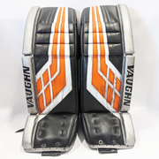 Vaughn Velocity VE8 - Jambières de gardien NCAA Pro Stock d'occasion (noir/orange/gris)