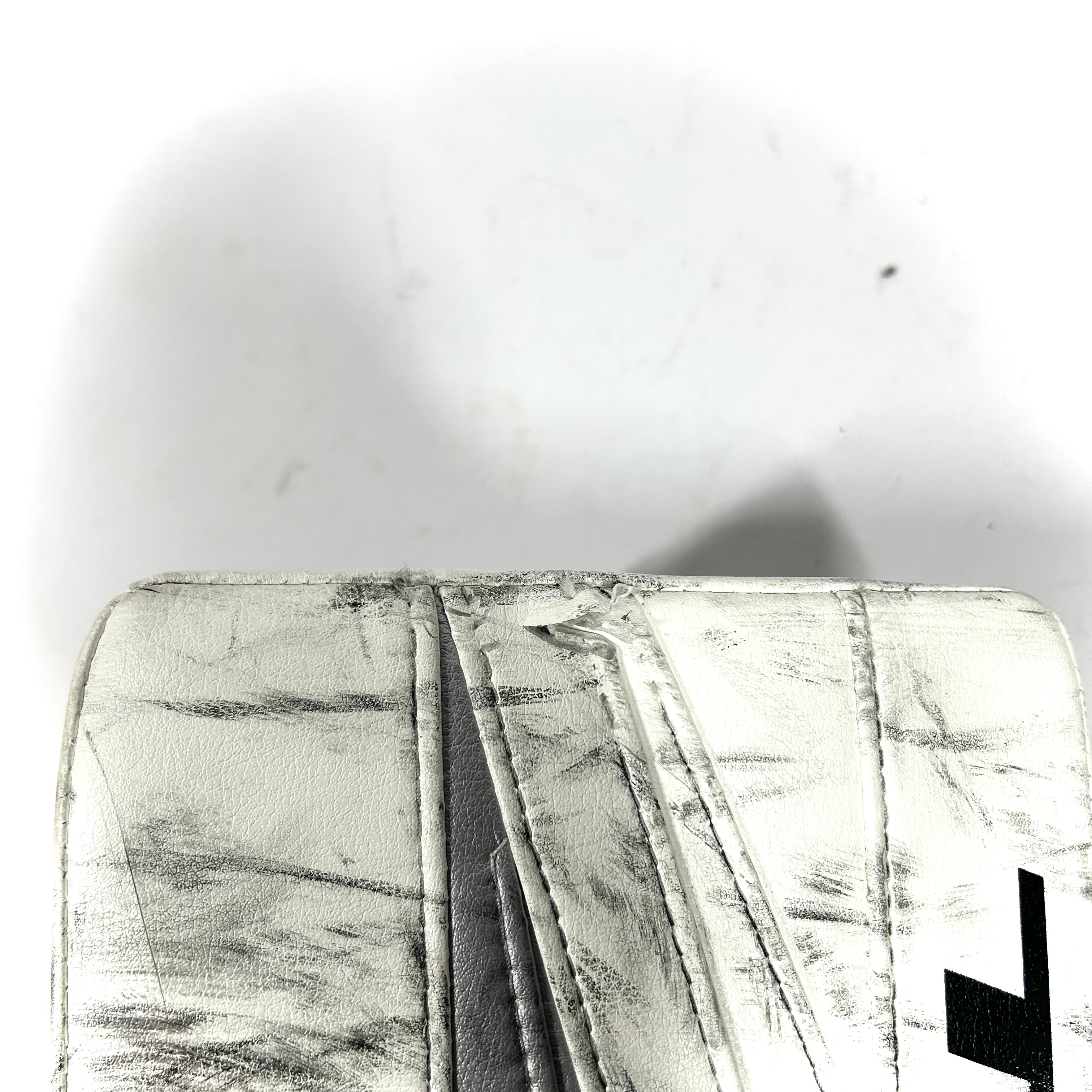 True L12.2 - Used Pro Stock Goalie Blocker (White/Grey)