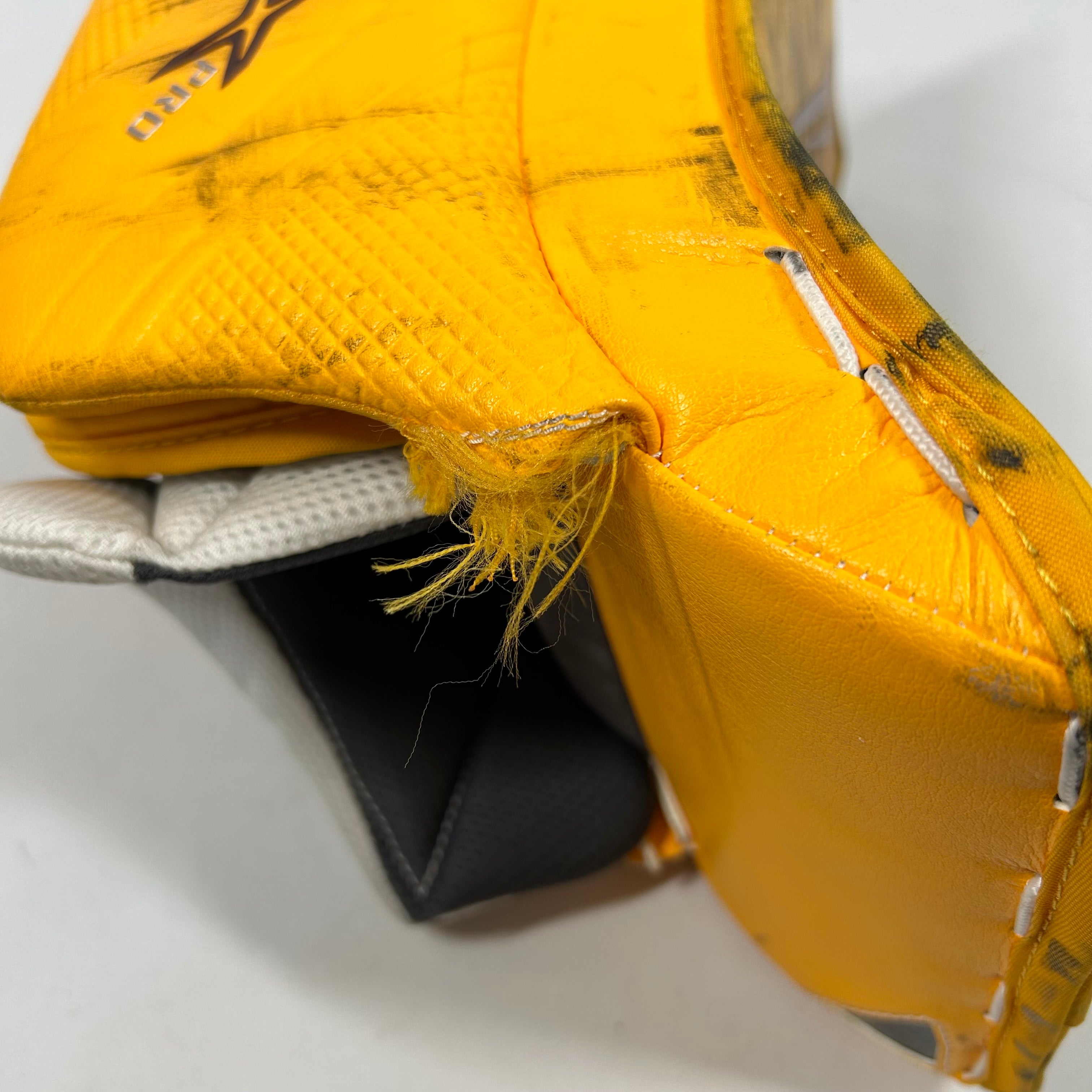 Bauer Vapor 2X Pro - Used Pro Stock Goalie Blocker (Yellow)