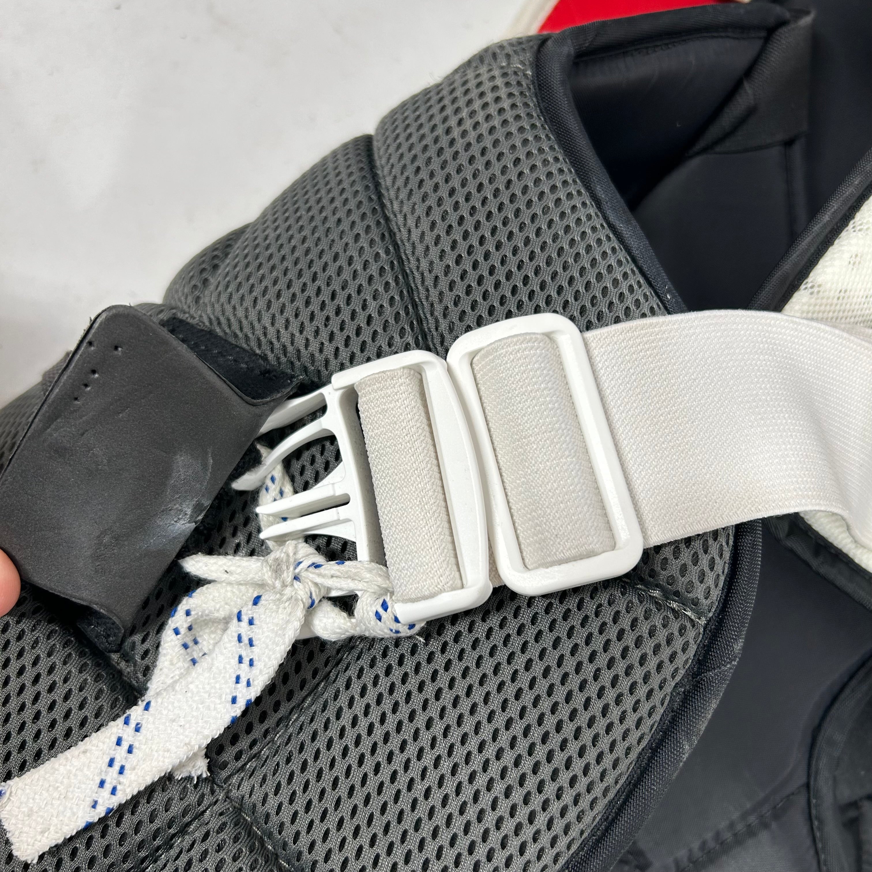 CCM Extreme Flex 5 Pro - Plastron de gardien de but Pro d'occasion (blanc/rouge)