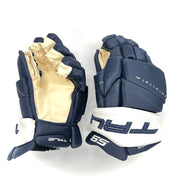 True Catalyst 9X - Gant de la LNH Pro Stock - Ben Meyers (bleu marine/blanc)