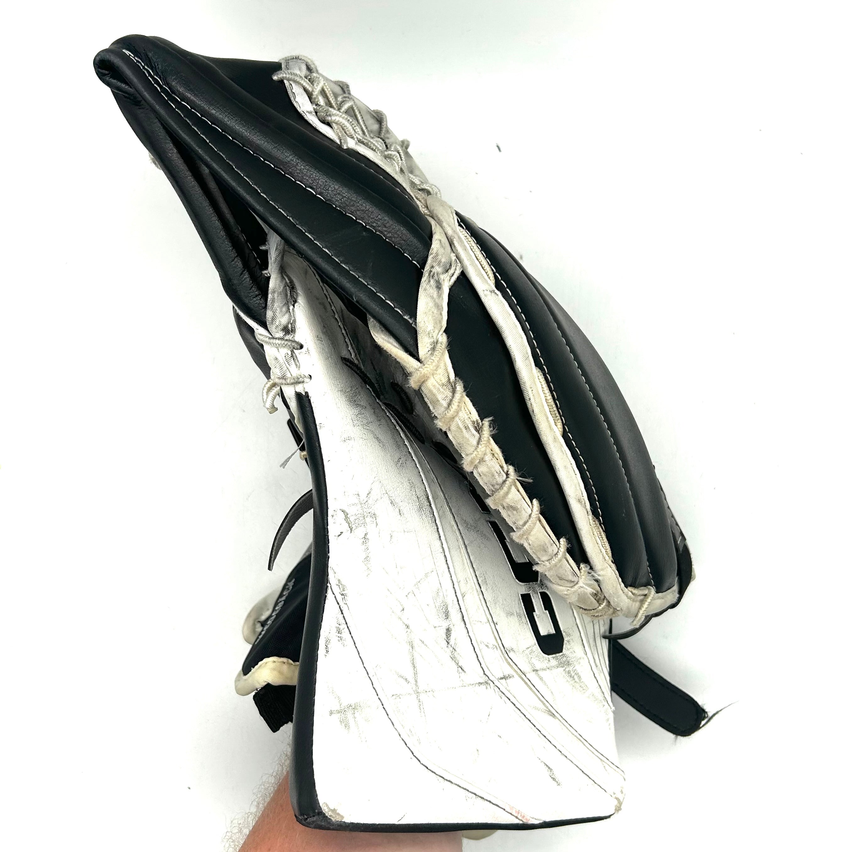 CCM Extreme Flex 6 - Used Pro Stock Goalie Glove (White/Black)