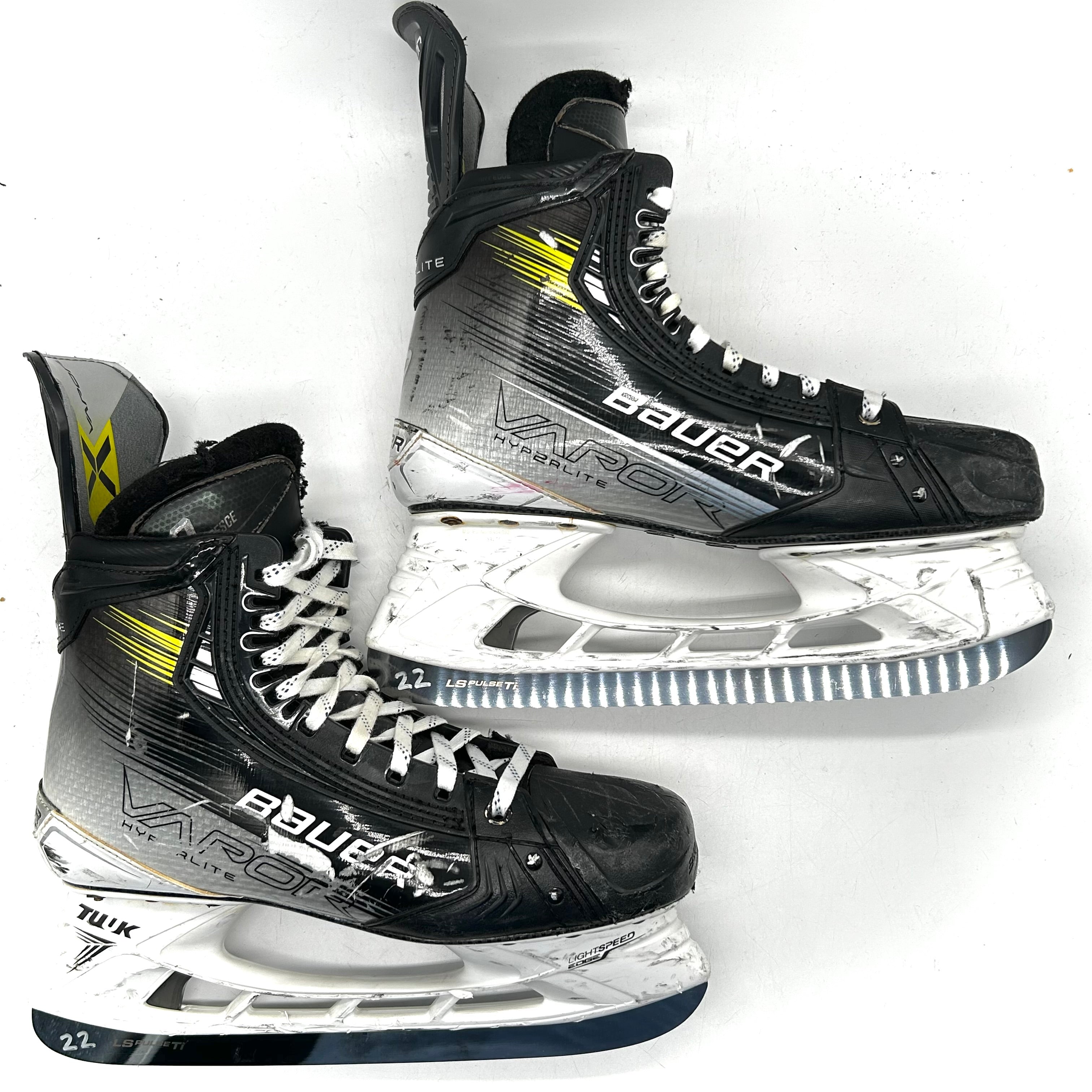 Bauer Vapor Hyperlite 2 - Used NHL Pro Stock Skates - Brett Pesce - Size 10.25