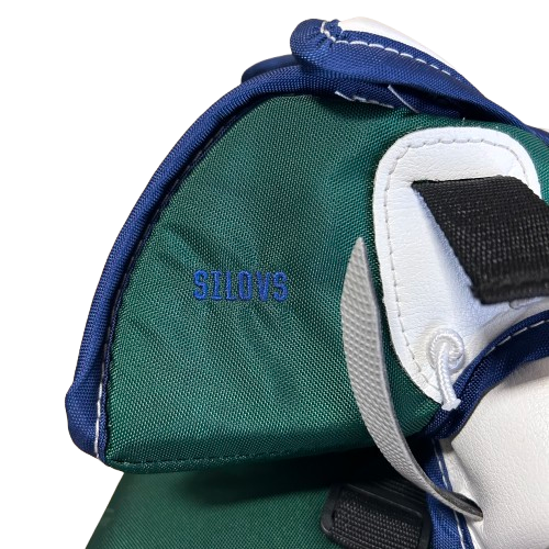 CCM Extreme Flex 6 - Gant de gardien de but NHL Pro Stock d'occasion - Arturs Silovs (blanc/bleu/vert)