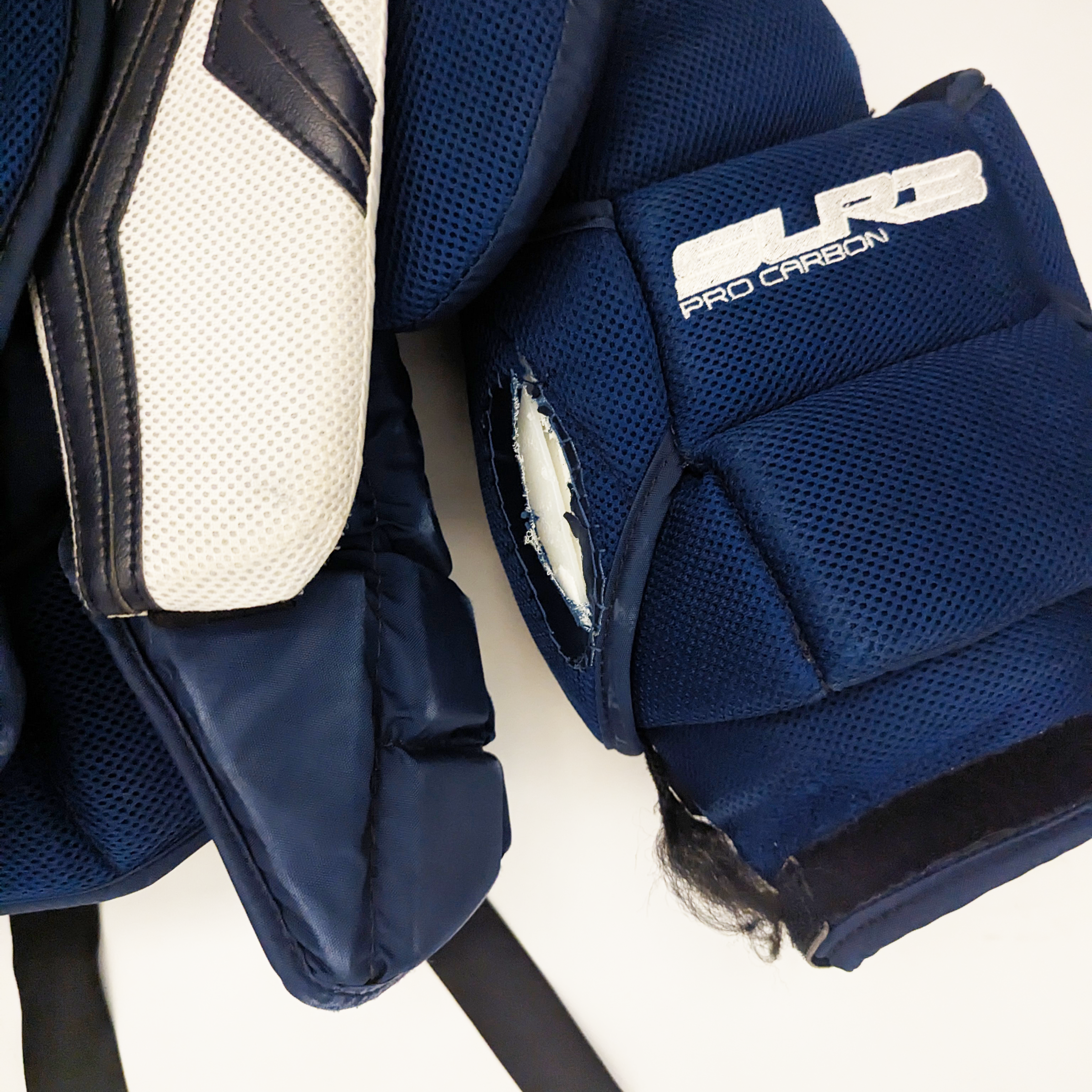 Vaughn SLR3 Pro Carbon - Used Pro Stock Goalie Chest Protector (Blue)