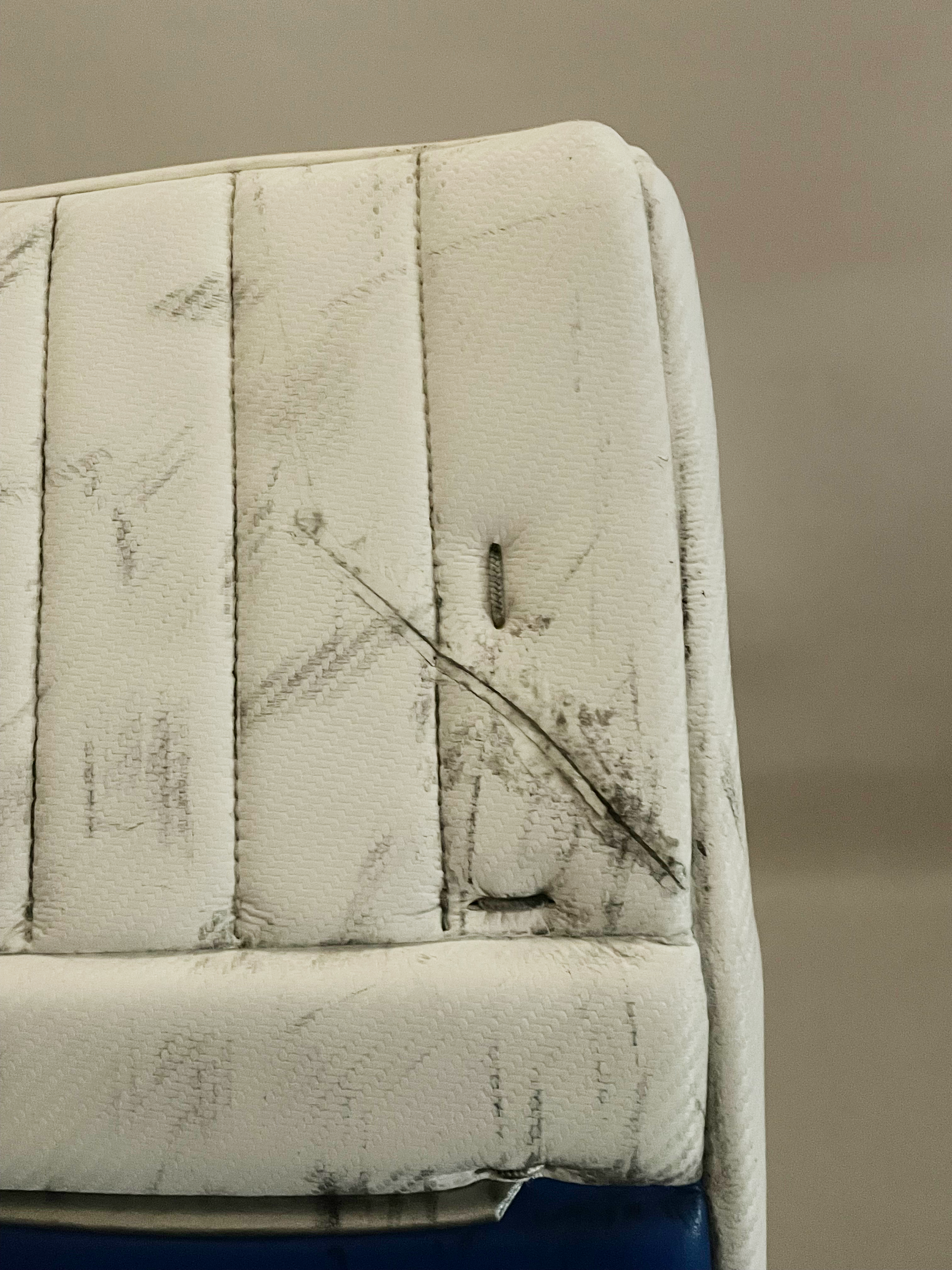 True L87 - Used Pro Stock Full Goalie Set (White/Blue)