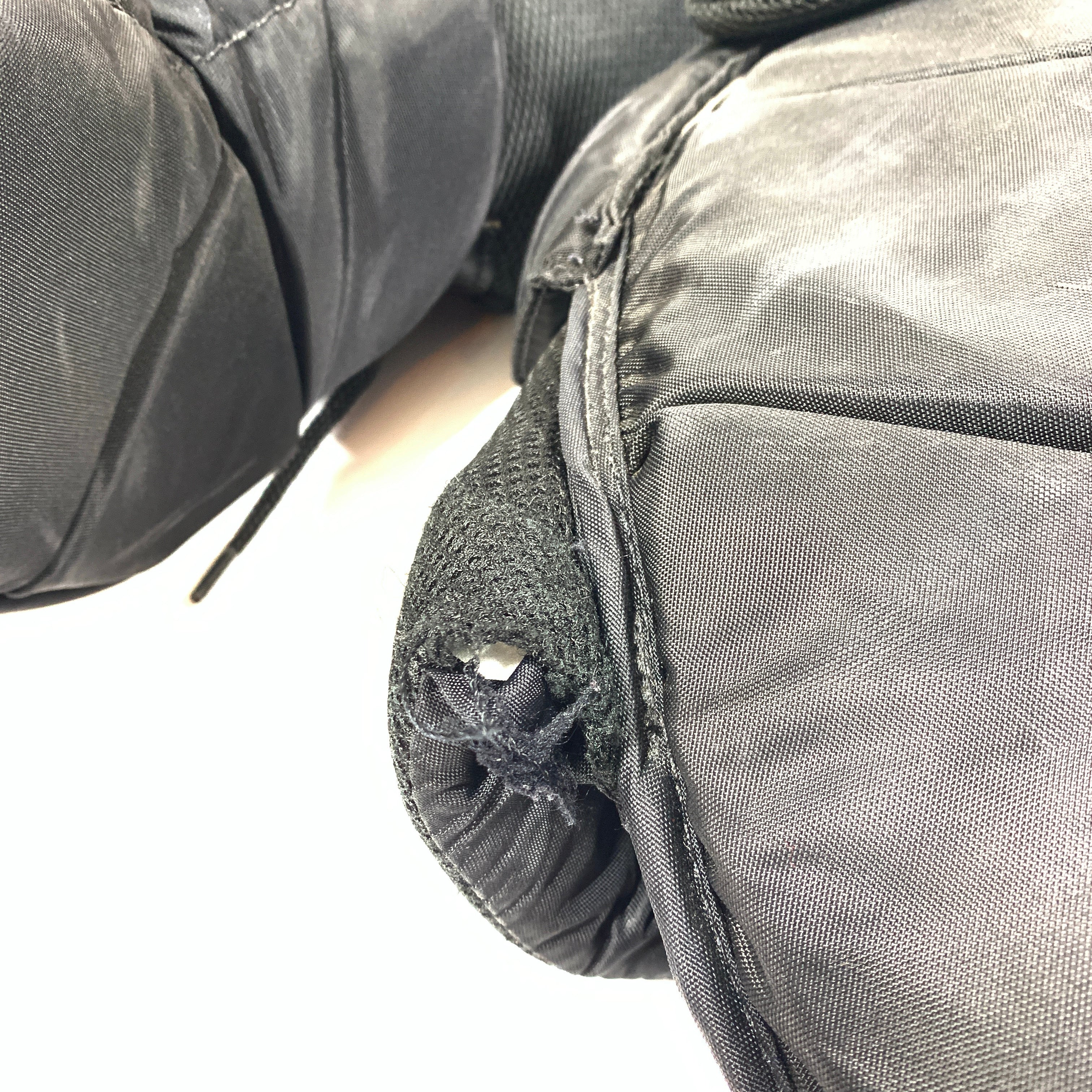 Vaughn VE8  - Used Pro Stock Goalie Chest Protector (Black/Gold)