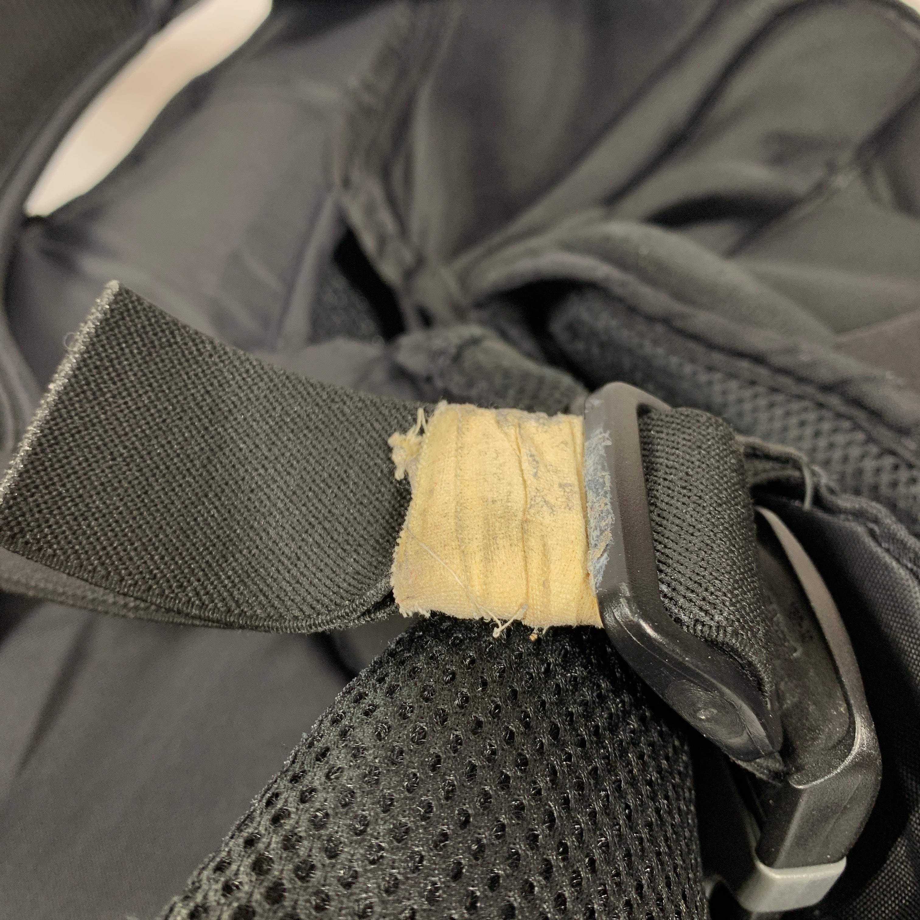 Vaughn VE8  - Used Pro Stock Goalie Chest Protector (Black/Gold)