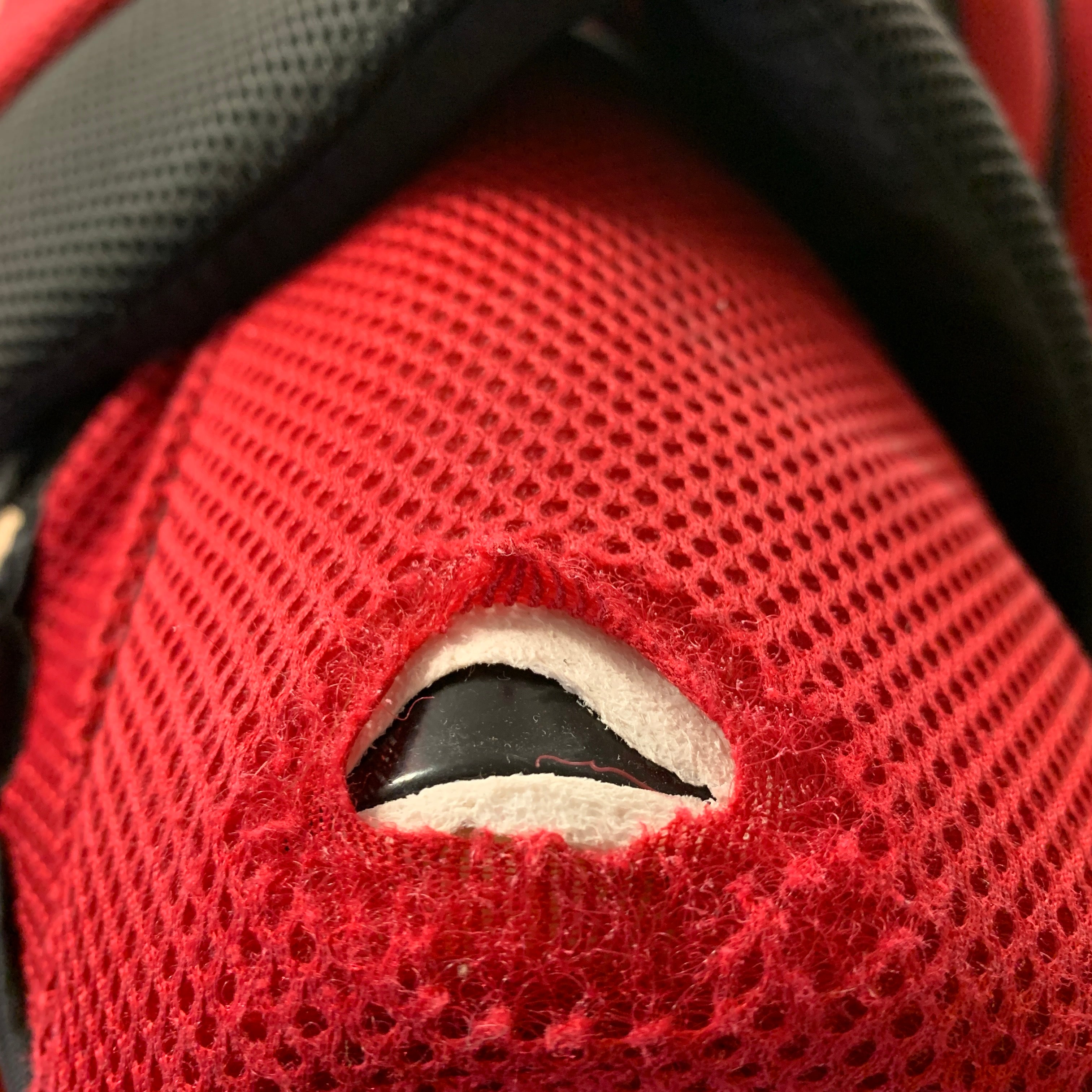 Vaughn Velocity V9  - Used Pro Stock Goalie Chest Protector (Red/Black)